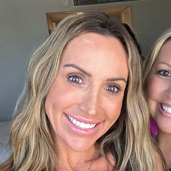 Meet your Posher, Caitlin - Picture 1 of 1